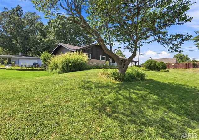 Photo 3 of Single family home for sale at 30 Fernwood Ln, Saint Louis, MO 63146 | MLS# MIS26056855 | Listing updated on 2026-09-05