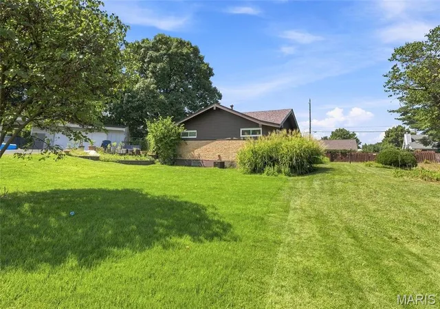Photo 4 of Single family home for sale at 30 Fernwood Ln, Saint Louis, MO 63146 | MLS# MIS26056855 | Listing updated on 2026-09-05