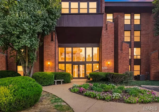 Photo 1 of Sale Pending at 550 Coeur De Royale Dr #308, Saint Louis, MO 63141 | MLS# MIS26056861 | Listing updated on 2026-10-05