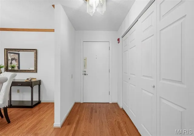 Listing Photo 5 - Condo for sale in building located at 550 Coeur De Royale Dr, Creve Coeur, MO 63141 - Unit #308