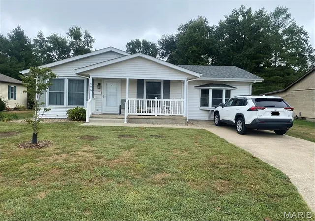 Photo 1 of Single family home for sale at 606 N Dewey St, Greenville, IL 62246 | MLS# MIS26056876 | Listing updated on 2026-09-23