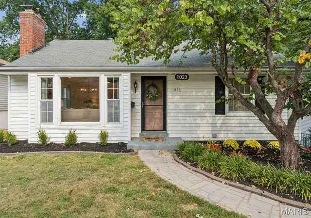 Photo 1 of Sale Pending at 1023 Woodbine Dr, Saint Louis, MO 63126 | MLS# MIS26056877 | Listing updated on 2026-09-18