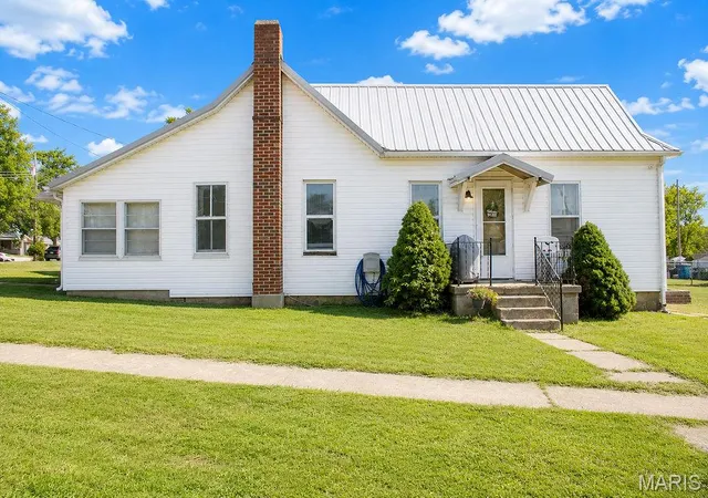 Photo 1 of Single family home for sale at 401 S Grant St, Desloge, MO 63601 | MLS# MIS26056883 | Listing updated on 2026-10-02
