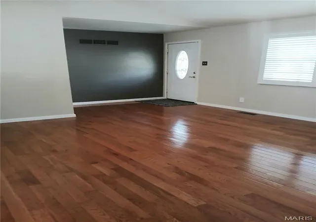 Photo 2 of Sale Pending at 1395 Pepperhill Dr, Florissant, MO 63033 | MLS# MIS26056885 | Listing updated on 2026-09-25