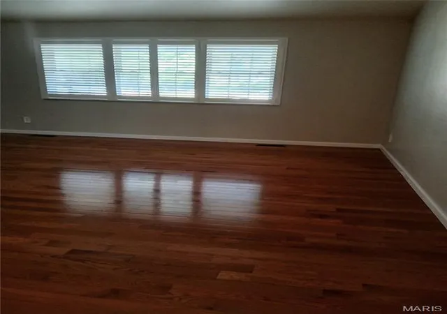 Photo 3 of Sale Pending at 1395 Pepperhill Dr, Florissant, MO 63033 | MLS# MIS26056885 | Listing updated on 2026-09-25