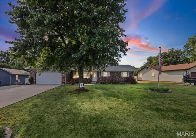 Photo 2 of Single family home for sale at 216 Willow Dr, Collinsville, IL 62234 | MLS# MIS26056888 | Listing updated on 2026-09-12