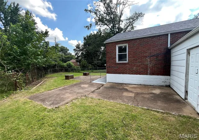Photo 3 of Single family home for sale at 12 Saint Martha Ct, Florissant, MO 63031 | MLS# MIS26056889 | Listing updated on 2026-09-03