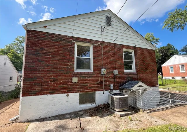 Photo 4 of Single family home for sale at 12 Saint Martha Ct, Florissant, MO 63031 | MLS# MIS26056889 | Listing updated on 2026-09-03