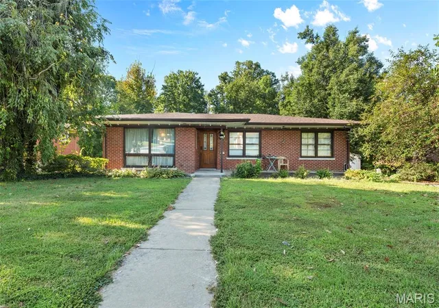 Photo 1 of Single family home for sale at 67 Cheshire Dr, Belleville, IL 62223 | MLS# MIS26056891 | Listing updated on 2026-09-03