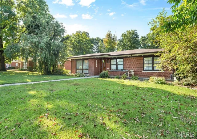 Photo 2 of Single family home for sale at 67 Cheshire Dr, Belleville, IL 62223 | MLS# MIS26056891 | Listing updated on 2026-09-03
