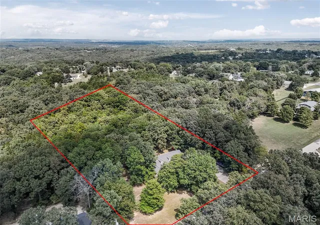 Photo 2 of Sale Pending at 3325 Green Dr, Festus, MO 63028 | MLS# MIS26056892 | Listing updated on 2026-09-26