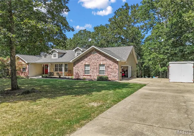 Photo 3 of Sale Pending at 3325 Green Dr, Festus, MO 63028 | MLS# MIS26056892 | Listing updated on 2026-09-26