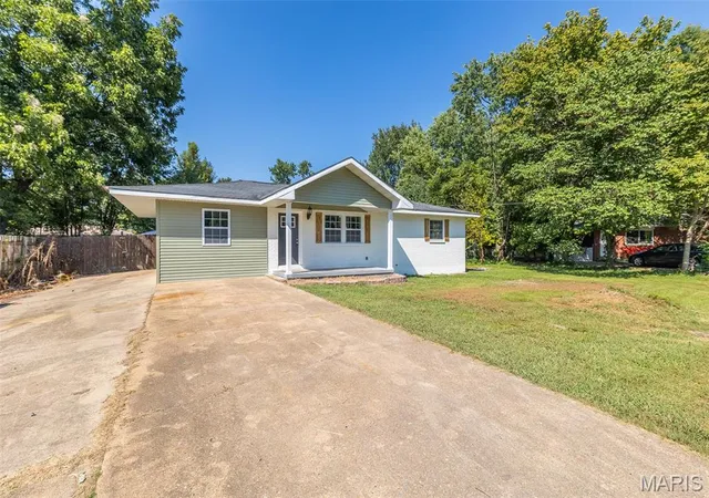 Photo 1 of Single family home for sale at 155 Hampton Ct, Poplar Bluff, MO 63901 | MLS# MIS26056894 | Listing updated on 2026-09-03