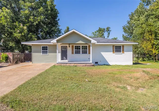 Photo 2 of Single family home for sale at 155 Hampton Ct, Poplar Bluff, MO 63901 | MLS# MIS26056894 | Listing updated on 2026-09-03