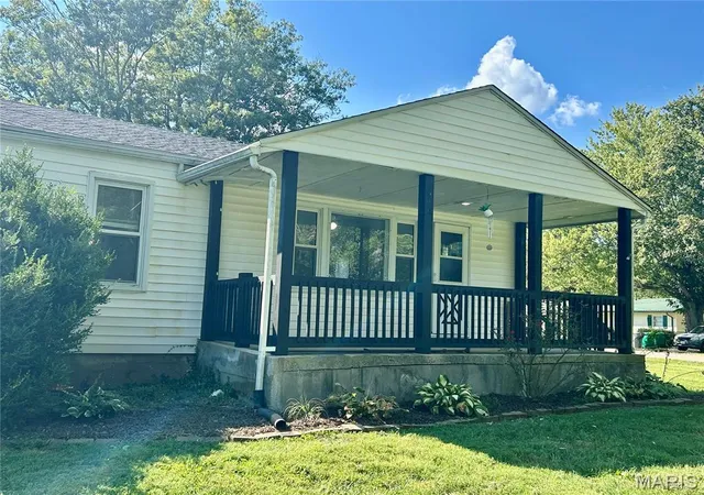 Photo 2 of Sale Pending at 1351 Mulberry St, Bismarck, MO 63624 | MLS# MIS26056904 | Listing updated on 2026-10-03