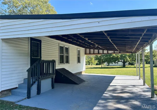 Photo 3 of Sale Pending at 1351 Mulberry St, Bismarck, MO 63624 | MLS# MIS26056904 | Listing updated on 2026-10-03