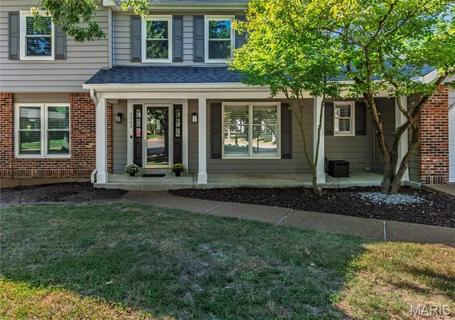 Photo 3 of Single family home for sale at 2803 Elk Peak Ct, Saint Louis, MO 63129 | MLS# MIS26056919 | Listing updated on 2026-10-04
