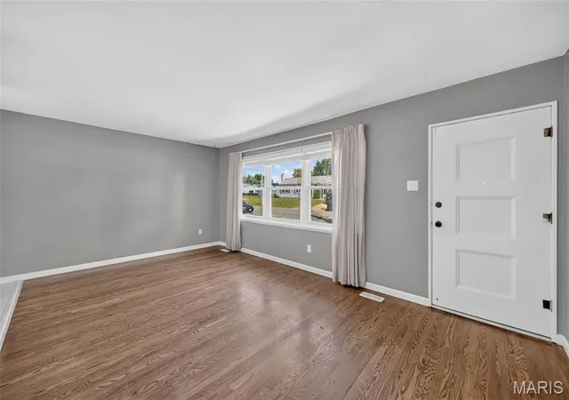 Photo 3 of Sale Pending at 4036 Robert Ave, Saint Louis, MO 63116 | MLS# MIS26056924 | Listing updated on 2026-09-13