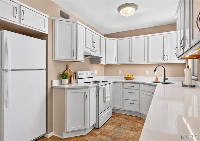 Photo 3 of Single family home for sale at 11075 Saxonhall Dr, Bridgeton, MO 63044 | MLS# MIS26056926 | Listing updated on 2026-10-08