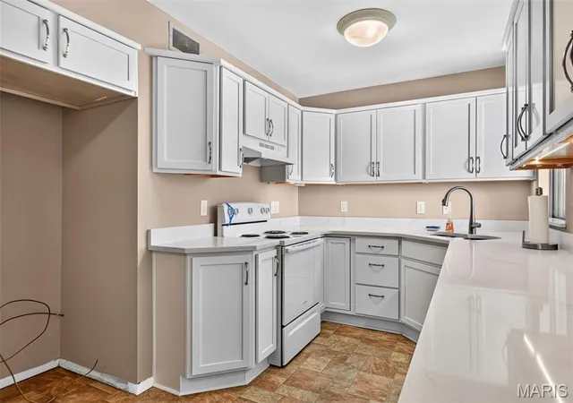 Photo 4 of Single family home for sale at 11075 Saxonhall Dr, Bridgeton, MO 63044 | MLS# MIS26056926 | Listing updated on 2026-10-08