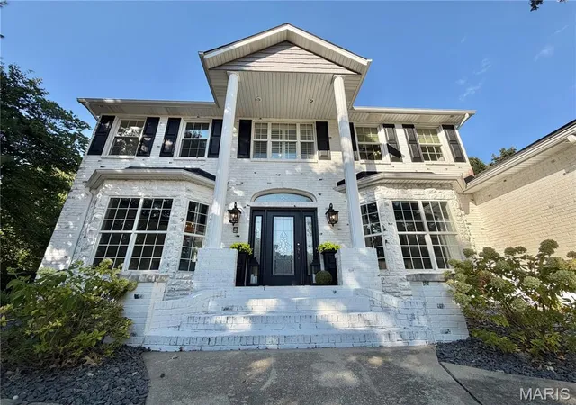 Photo 3 of Single family home for sale at 1 Timberwood Dr, Maryville, IL 62062 | MLS# MIS26056927 | Listing updated on 2026-10-07