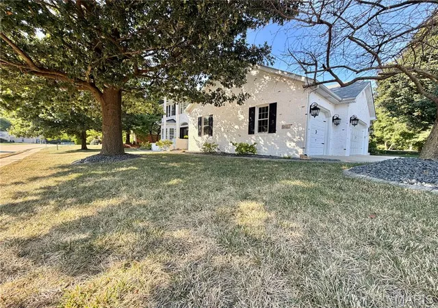 Photo 3 of Single family home for sale at 1 Timberwood Dr, Maryville, IL 62062 | MLS# MIS26056927 | Listing updated on 2026-10-07