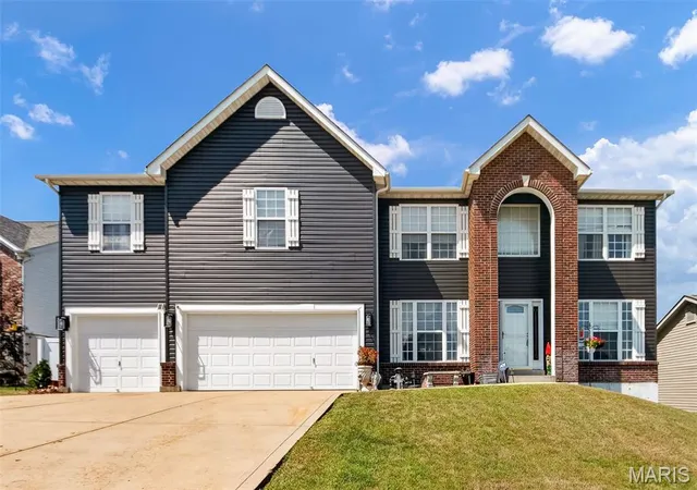 Photo 2 of Single family home for sale at 309 Thoreau Blvd, O Fallon, MO 63366 | MLS# MIS26056937 | Listing updated on 2026-09-04