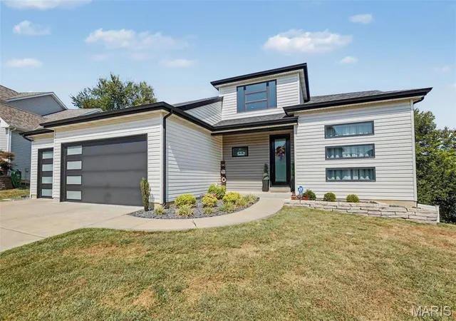 Photo 1 of Single family home for sale at 18 Macarthur Ct, Saint Charles, MO 63304 | MLS# MIS26056964 | Listing updated on 2026-10-05