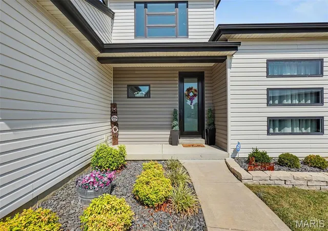 Photo 2 of Single family home for sale at 18 Macarthur Ct, Saint Charles, MO 63304 | MLS# MIS26056964 | Listing updated on 2026-10-05