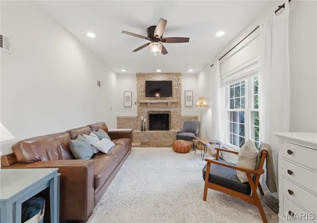 Photo 3 of Sale Pending at 9532 S Geyer Rd, Saint Louis, MO 63127 | MLS# MIS26056973 | Listing updated on 2026-09-23