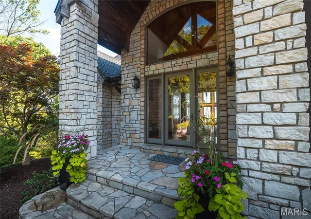Photo 3 of Single family home for sale at 1 River Ridge Rd, Grafton, IL 62037 | MLS# MIS26056975 | Listing updated on 2026-09-04