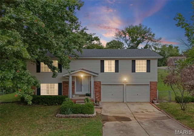 Photo 1 of Sale Pending at 2905 Misty Cir, Saint Louis, MO 63129 | MLS# MIS26056977 | Listing updated on 2026-10-01