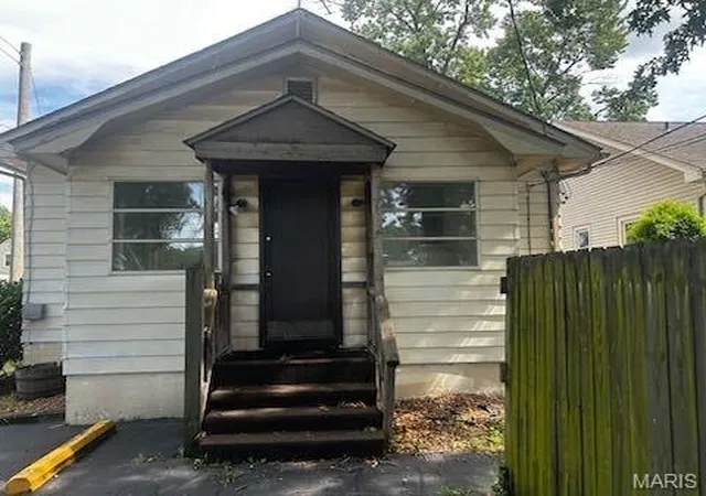 Photo 2 of Single family home for sale at 2981 Madison Ave, Granite City, IL 62040 | MLS# MIS26056984 | Listing updated on 2026-09-04