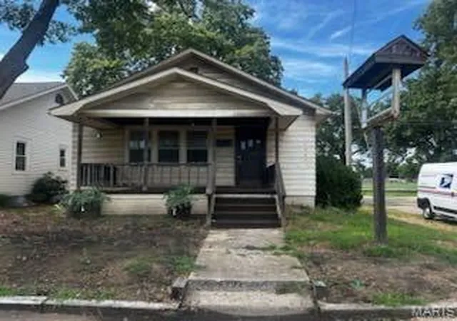Photo 2 of Single family home for sale at 2981 Madison Ave, Granite City, IL 62040 | MLS# MIS26056984 | Listing updated on 2026-09-04