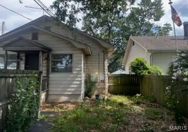 Photo 3 of Single family home for sale at 2981 Madison Ave, Granite City, IL 62040 | MLS# MIS26056984 | Listing updated on 2026-09-04