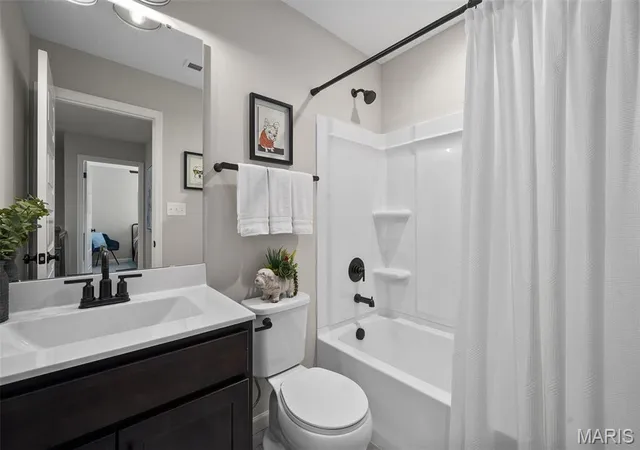 Photo 4 of Single family home for sale at 2 Arlington At Oakshire, O'fallon, MO 63385 | MLS# MIS26056987 | Listing updated on 2026-09-03