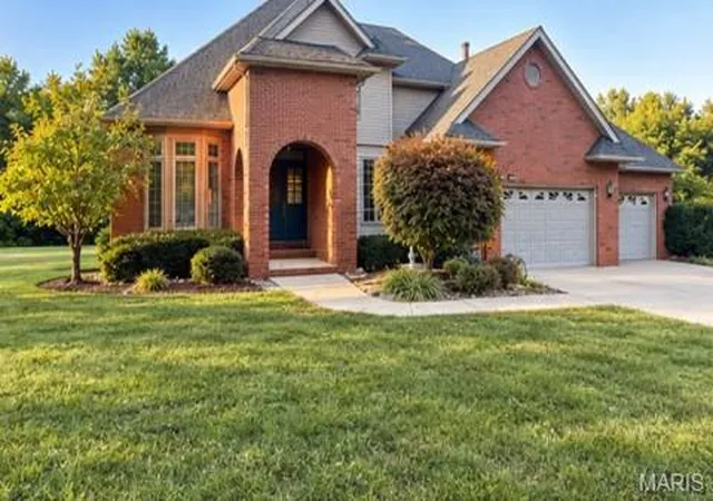 Photo 2 of Single family home for sale at 3206 Nottoway Ave, Godfrey, IL 62035 | MLS# MIS26056993 | Listing updated on 2026-09-04