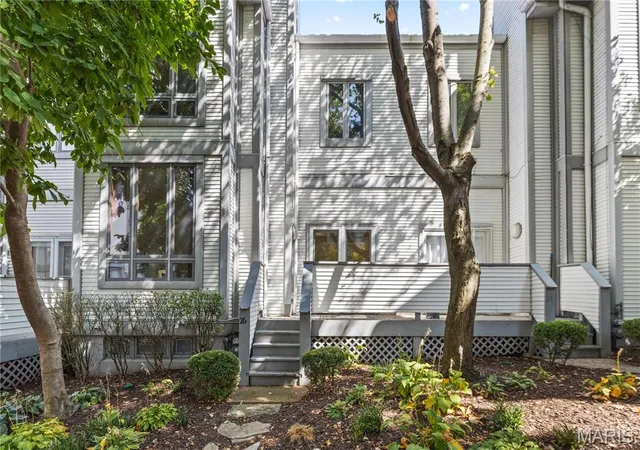 Photo 3 of Townhouse for sale at 26 Columbus Sq Dr, Saint Louis, MO 63101 | MLS# MIS26057007 | Listing updated on 2026-09-03
