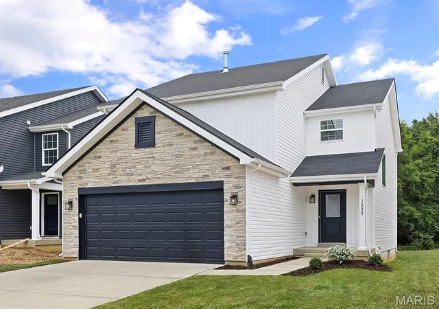Photo 1 of Single family home for sale at 2 Fieldcrest At Oakshire, O'fallon, MO 63385 | MLS# MIS26057011 | Listing updated on 2026-09-03