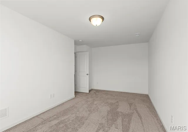 Photo 3 of Single family home for sale at 2 Fieldcrest At Oakshire, O'fallon, MO 63385 | MLS# MIS26057017 | Listing updated on 2026-09-03