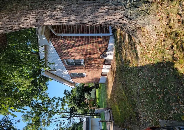 Photo 3 of Single family home for sale at 2020 Saint Stephen Dr, Florissant, MO 63033 | MLS# MIS26057018 | Listing updated on 2026-09-08