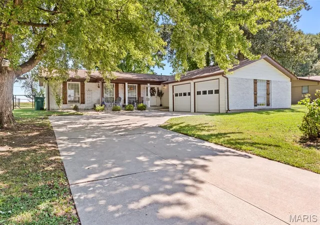 Photo 1 of Single family home for sale at 7 Lilac Dr, New Baden, IL 62265 | MLS# MIS26057023 | Listing updated on 2026-09-03