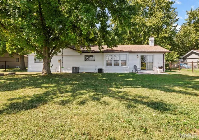Photo 2 of Single family home for sale at 7 Lilac Dr, New Baden, IL 62265 | MLS# MIS26057023 | Listing updated on 2026-09-03