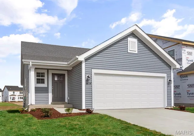 Photo 2 of Single family home for sale at 2 Carolina At Oakshire, O'fallon, MO 63385 | MLS# MIS26057024 | Listing updated on 2026-09-03