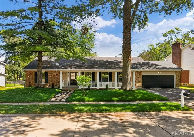 Photo 1 of Single family home for sale at 1768 Orchard Hl Dr, Chesterfield, MO 63017 | MLS# MIS26057026 | Listing updated on 2026-10-05