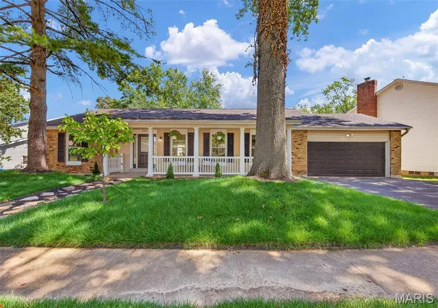 Photo 3 of Single family home for sale at 1768 Orchard Hl Dr, Chesterfield, MO 63017 | MLS# MIS26057026 | Listing updated on 2026-10-05
