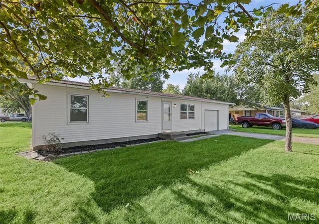 Photo 3 of Single family home for sale at 708 S 3rd Street, Irvington, IL 62848 | MLS# MIS26057030 | Listing updated on 2026-09-03