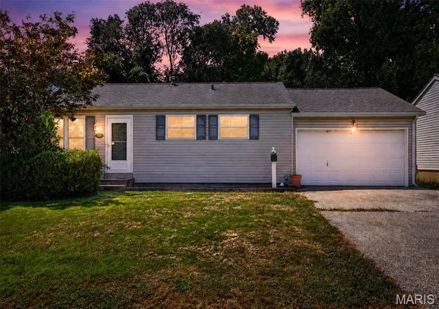 Photo 1 of Sale Pending at 12117 Fleetwood Pl, Maryland Heights, MO 63043 | MLS# MIS26057036 | Listing updated on 2026-09-05