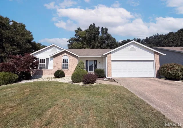Photo 1 of Sale Pending at 2827 Bromley Dr, O Fallon, MO 63368 | MLS# MIS26057037 | Listing updated on 2026-09-23