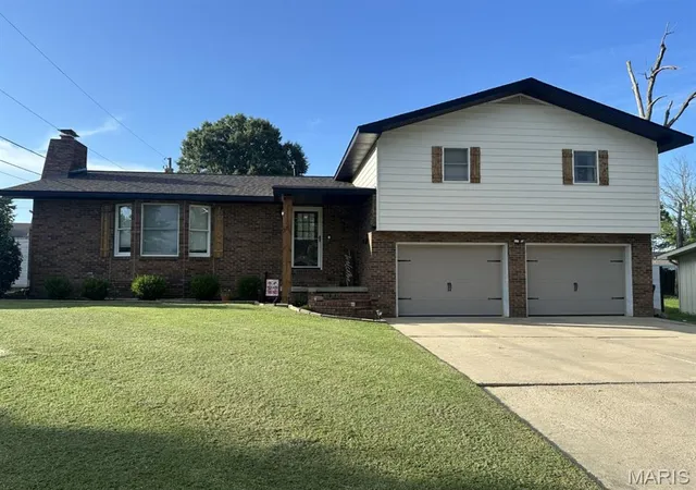 Photo 1 of Single family home for sale at 1112 Meadow Ln, Dexter, MO 63841 | MLS# MIS26057039 | Listing updated on 2026-10-02
